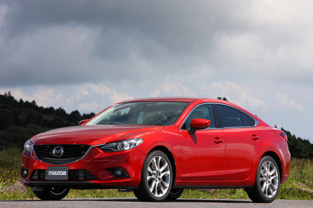 【スペック】セダン(SKYACTIV-D 2.2搭載車):全長×全幅×全高=4860×1840×1450mm/ホイールベース=2830mm/駆動方式=FF/2.2リッター直4DOHC16バルブターボ(175ps/4500rpm、42.8kgm/2000rpm)(プロトタイプ)