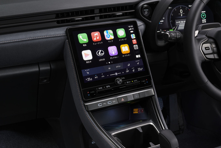センターディスプレイのサイズは9.8インチ。正方形に近いアスペクトはほかのトヨタ/レクサス車では見たことがない。