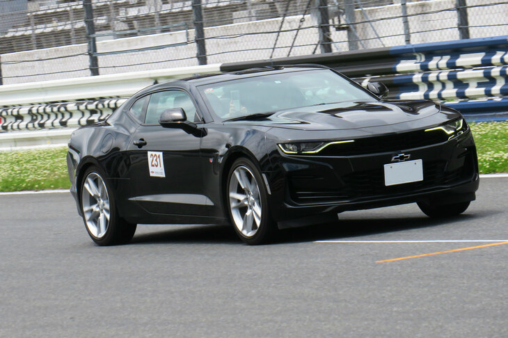 若い世代を含め、実は街なかでの注目度が高いGMのモデル。「カマロ」の2リッターモデルなどは、若者がローンを組んで買いに来ることもあるという。そんなクルマ、今日びそうそうないだろう。