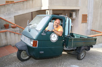 彼は「アペTM」も活用している。参考までにTMのデザインは、ジョルジェット・ジウジアーロによるものである。