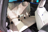 BMWが「MINIクーパー3ドア」を発売 日本での量販モデルとして初の電気自動車を設定の画像