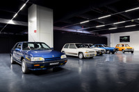 手前の3台が1980年代のルノーの代表作。向かって左から1984年「25ターボ バカラ」、1986年「5 GTターボ」、1986年の「11ターボ」……とすべてターボ車である。