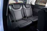 大きなボディーゆえ、3列目シートにも十分な空間が確保される。