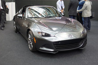 生活デザインのイベントに、マツダが「MX-5 RF」を出展