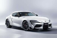 認証の対象となる項目は1車種でも膨大な数となり、その提出書類は机上に高々と積み上がるほどという。「認証に通らない」というのは、自動車メーカーにとっては、やり直しに数週間・数カ月の時間を要してしまう“絶対に避けるべき事態”。それゆえ、メーカー関係者は手続きに際して大変な緊張と労力を強いられることになる(写真の「GRスープラ」はイメージ)。