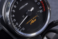 1999年に採用された「ハイパーVTEC」。当初は6750rpmで稼働するバルブ数が切り替わる仕組みだったが、現在ではスロットル開度に応じて、6300-6750rpmの間で切り替わる「ハイパーVTEC Revo」に進化している(ギアが6速の場合のみ6750rpmで固定)。