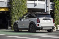 駆動用リチウムイオンバッテリーの容量は10kWh。モーターのみでの最大航続可能距離は53km(WLTCモード)。