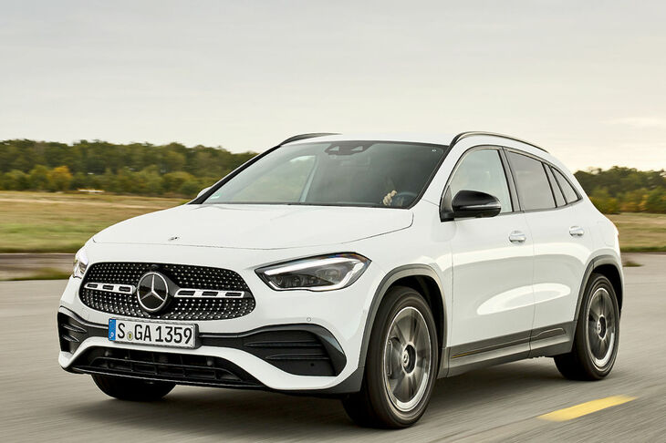 メルセデス・ベンツGLA(フェイスリフト):2020年に発売された「GLA」によって、ジャッキアップされた「Aクラス」はようやくまともなSUVになった。メルセデスは2023年に同シリーズのモデルアップデートを行う予定だ。