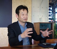 <三木鉄雄さんプロフィール>
1970年兵庫県生まれ。1994年トヨタ自動車入社。電気自動車「e-com」、初代「ノア/ヴォクシー」、4代目「4Runner(フォーランナー、日本名はハイラックスサーフ)」などのインテリアデザインを担当。2001年から2005年までCalty Design Research, Incに出向。2012年レクサスデザイン部に異動し、「NX」および「CT」(マイナーチェンジモデル)のデザインをまとめた。2015年より現職。