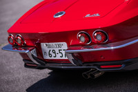 2代目「シボレー・コルベット(C2)」を思わせるスタイリングが特徴となる「ミツオカ・ロックスター」。リアコンビネーションランプは、「ビュート」や「ヒミコ」「オロチ」などのミツオカ各車に使用されているものと同じ部品である。