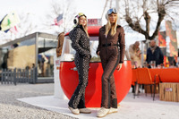 MC2サンバースの屋外ブースで。スキーウエアのプロモーションにゴンドラをチャーターしていた。