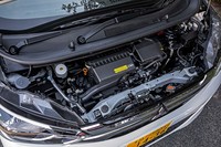 最高出力52psの自然吸気0.66リッター直3エンジンを搭載する「eKワゴン」。3モデルの中で唯一eKワゴンのみが、マイルドハイブリッドシステムを搭載していない。