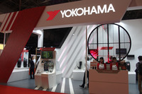 ジャパンモビリティショー2023の東2ホールに位置する横浜ゴムのブース。