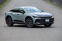 ボディーカラーは「ブラック×アーバンカーキ」の専用色のみの設定だ。