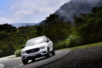 今回試乗した「B5」の駆動方式は4WDのみ。最高出力を197PS(B5比で-53PS)に抑えた「B4」にはFFと4WDが用意される。