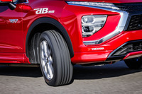 「三菱エクリプス クロス」には225/55R18サイズの「アドバンdB V553」が装着されていた。