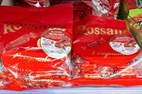 ロッサーナの懸賞2024年バージョン。「フィアット500」に次ぐ景品はデザイン照明ブランド「ポルディーナ」のランプ117個である。