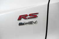 今回の試乗車は最上級グレードの「e:HEV RSブラックエディション」(4WDのみ)で、「e:HEV RS」のFWDと4WDも含めて計3モデルがラインナップされる。