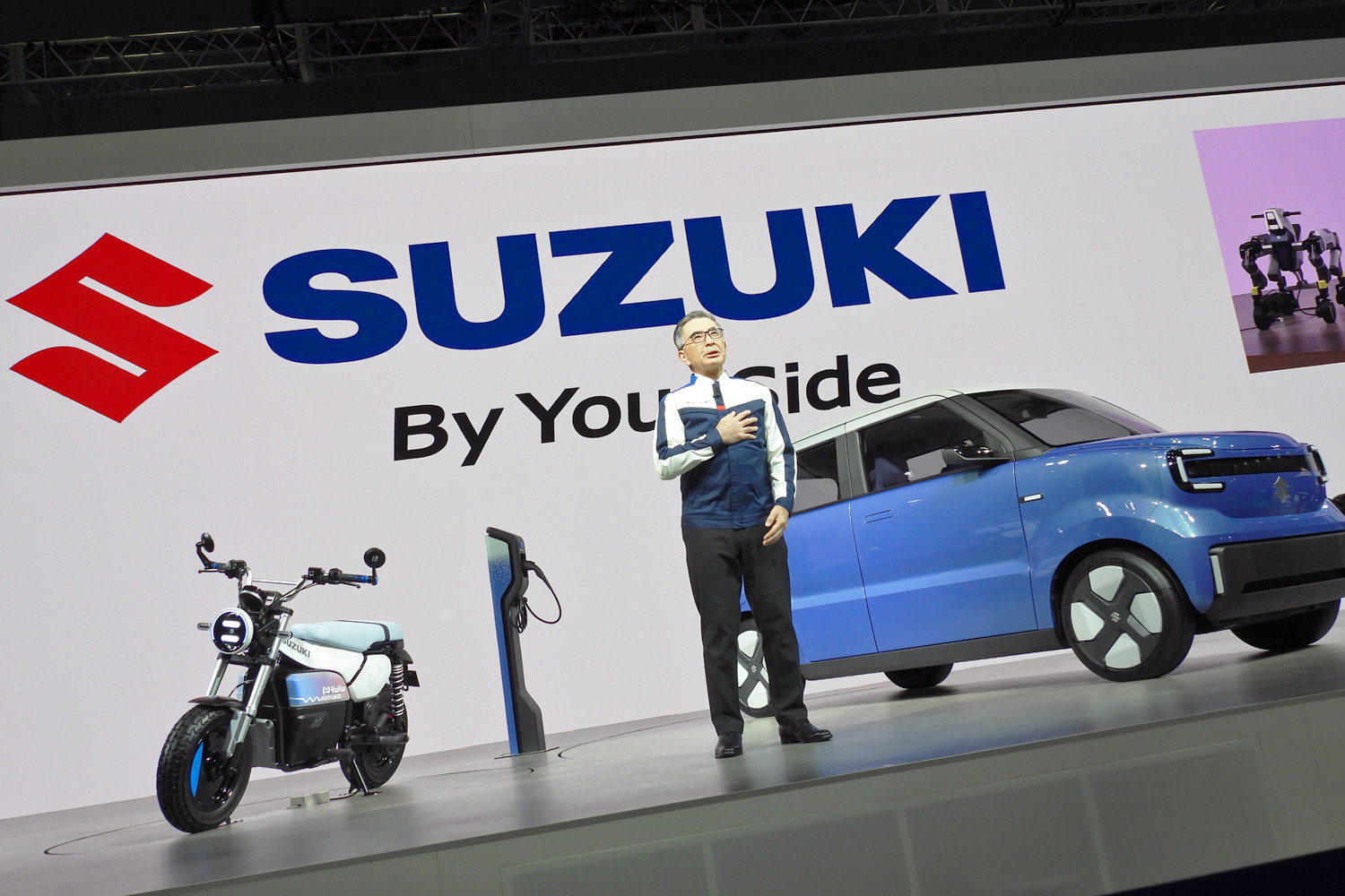 スズキが新型軽BEVや電動レジャーバイクのコンセプトモデルを出展