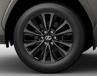 「LX600」に新規設定された20インチアルミホイール。