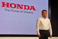 本田技研工業の山本雅史モータースポーツ部部長。戦績の芳しくなかった昨年の四輪レースを振り返るとともに、今シーズンの必勝を誓った。