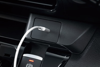 フロントのUSB Type-C電源ポートを標準で装備。