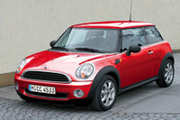 「MINI」にベーシックモデルの「ONE」登場