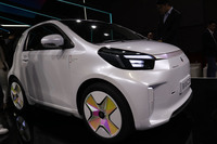 2019年4月、上海モーターショーに奇点汽車が展示した「iC3コンセプト」。ベースは「トヨタiQ」のEV版である「eQ」。