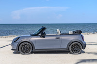 新世代MINIのオープントップモデル「クーパー コンバーチブル」が上陸の画像