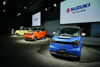 2026年10月6日の発表会より。「スズキeスカイ」の価格は212万~279万円で、国からのCEV補助金は56万8000円となっている。