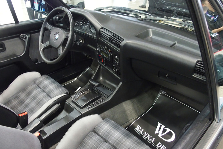 BMW 320iカブリオレ(1989年)