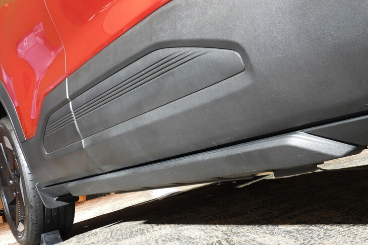 スズキeビターラZ(サイドドアガーニッシュ)