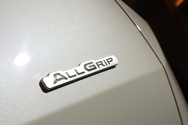 スズキeビターラZ(「ALLGRIP」バッジ)