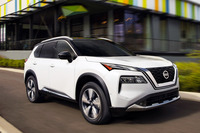 北米で2020年10月下旬に発売された新型「日産ローグ」。2021年4月の上海モーターショーには「エクストレイル」の名称で出展された。