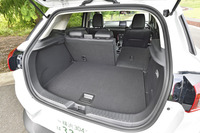 ラゲッジルームの容量は350リッター(フロア下のサブトランクを含む)。