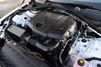 280psと400Nmを生み出す「ヴェローチェ」の2リッター直4ターボエンジン。JC08モード燃費は12.0km/リッター。