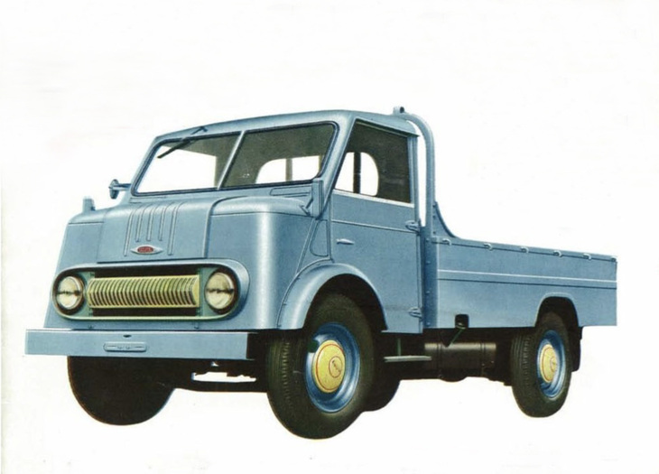 1954年に「トヨペット・ライトトラックSKB型」として誕生、1956年に「トヨエース」のペットネームが与えられた1t積みセミキャブオーバートラック。「トラックの国民車」をキャッチコピーに掲げたベストセラーで、1リッター直4エンジンはまだサイドバルブだった。