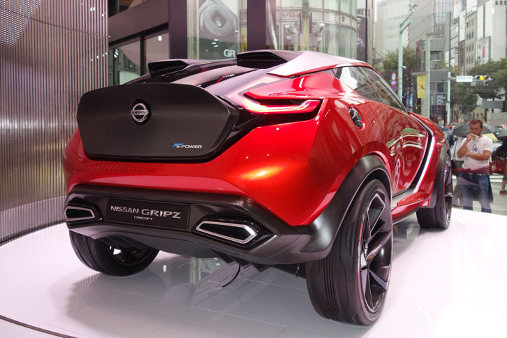 「シリンダー」ショーケース内の「Gripzコンセプト」。ゆっくりと回転する仕掛けになっている。