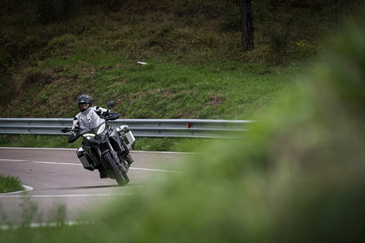 ドゥカティ・ムルティストラーダV4 S