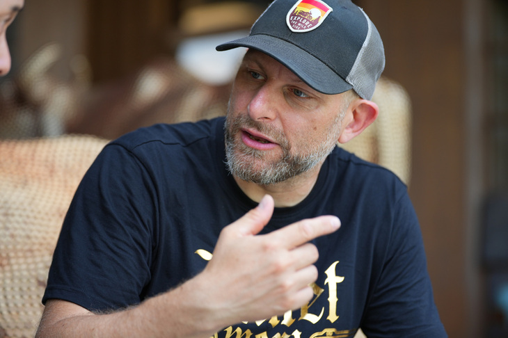 車両開発責任者のマーク・ウェルズ氏。正式な肩書は「Chief of Design Royal Enfield」で、この場合の“デザイン”とは、車両設計全体のことを指す。