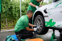 スタンダードな足まわりで試乗後はテインの純正形状ダンパー「エンデュラプロプラス」に交換。スプリングは標準品がそのまま使える。