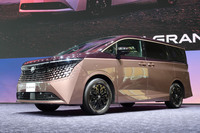2026年7月16日に発売された、第4世代の「日産エルグランド」。2010年に3代目が登場して以来、16年ぶりの世代交代となった。