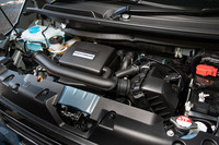 エンジンは基本的に現行型「N-BOX」のものと共通。NA仕様では従来モデルより7%の燃費性能向上を実現している(WLTCモード)。