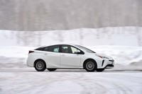 今回の試乗は「アイスナビ8」正式発表前の2021年2月に、東京・赤坂から長野・志賀高原への一般道と高速道路、積雪路を往復走行して実施した。写真は試乗車の「トヨタ・プリウス」(FWD仕様)。