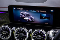 センターディスプレイには、充電に関する設定や電力消費、エナジーフローなど、EVならではのメニューが映し出される。