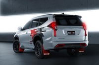 次期「パジェロ」を他社製品のOEMではなく三菱内製とする場合、本格派の既存SUV「パジェロスポーツ」とのすみ分けは重要となる。