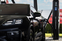 新型「マカン」は出力270kWの超高速充電に対応。十分な出力のある充電器なら、バッテリー残量が10%から80%まで、約22分で充電できるという。