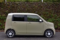 「N-WGN」のボディーカラーは全13種類。このうちモノトーンは9色で、写真のようにルーフをホワイトで塗り分けた2トーン仕様(4種類)も選べる。