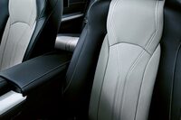 「レクサスRX」に特別仕様車「ブラックツアラー」「エレガントツアラー」が登場の画像