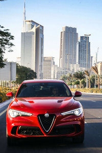 高性能モデルの「ステルヴィオ クアドリフォリオ」。